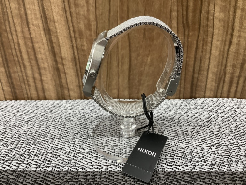 TIME TELLER MILANESE ALL SILVERのNIXON