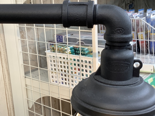 フロアライトのインターフォルム