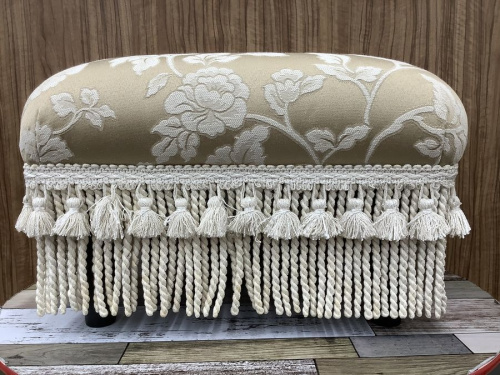 スツールのフットスツール