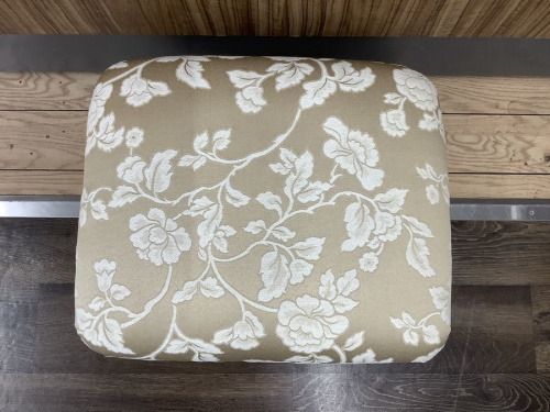 Jennifer Taylorの野田中古家具情報