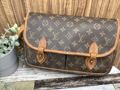 バッグのショルダーバッグ