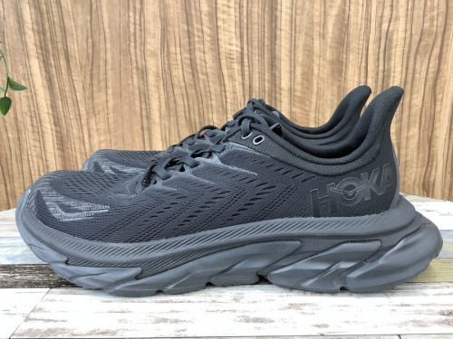 スニーカーのHOKAONEONE