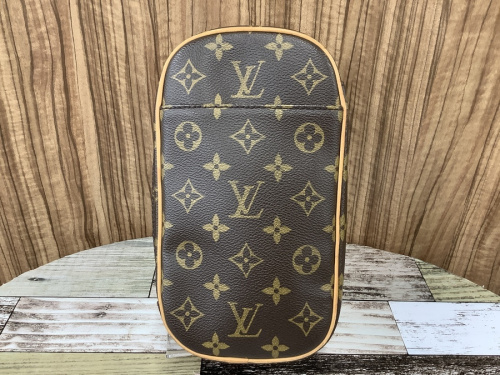 LOUIS VUITTONのポシェット