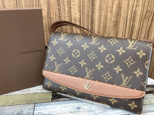 バッグのLOUIS VUITTON
