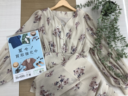 レディースファッションのシアーワンピース