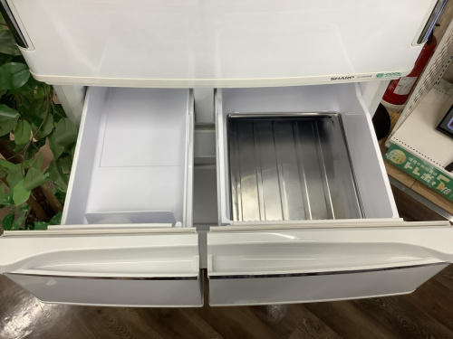 SHARPの5ドア冷蔵庫