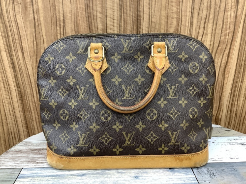 バッグのLOUIS VUITTON