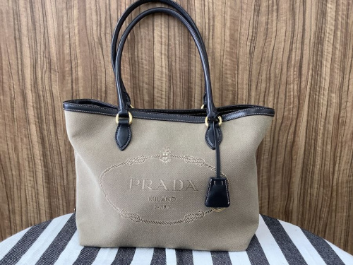 バッグのトートバッグ