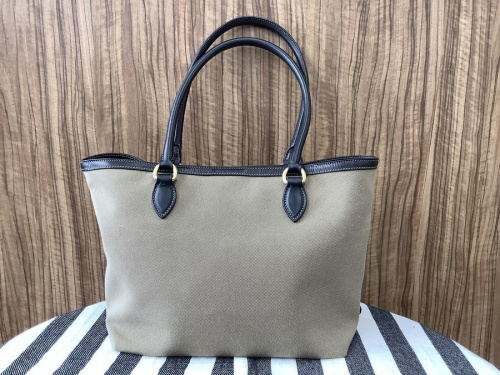 トートバッグのPRADA