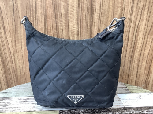 バッグのPRADA