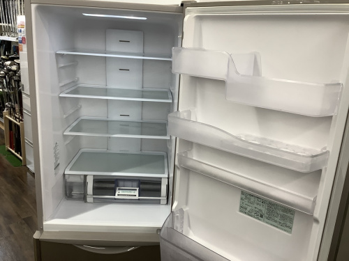 冷蔵庫の3ドア冷蔵庫