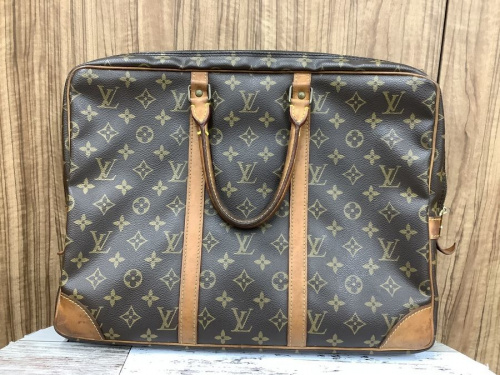 LOUIS VUITTONのバッグ