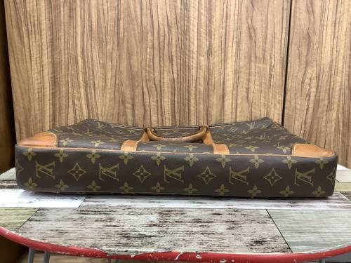 バッグのモノグラム