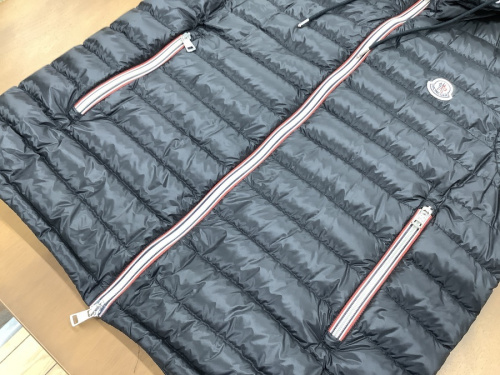 ダウンベストのMONCLER
