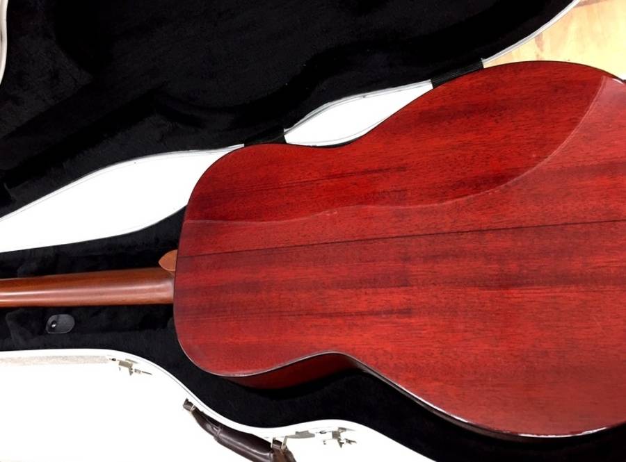 小ぶりなアコギ、Takamineのニューヨーカータイプ入荷！【東