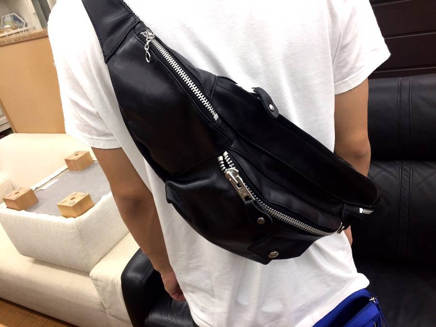 ショット　ショルダーバッグ  黒 ショットショルダーバッグ