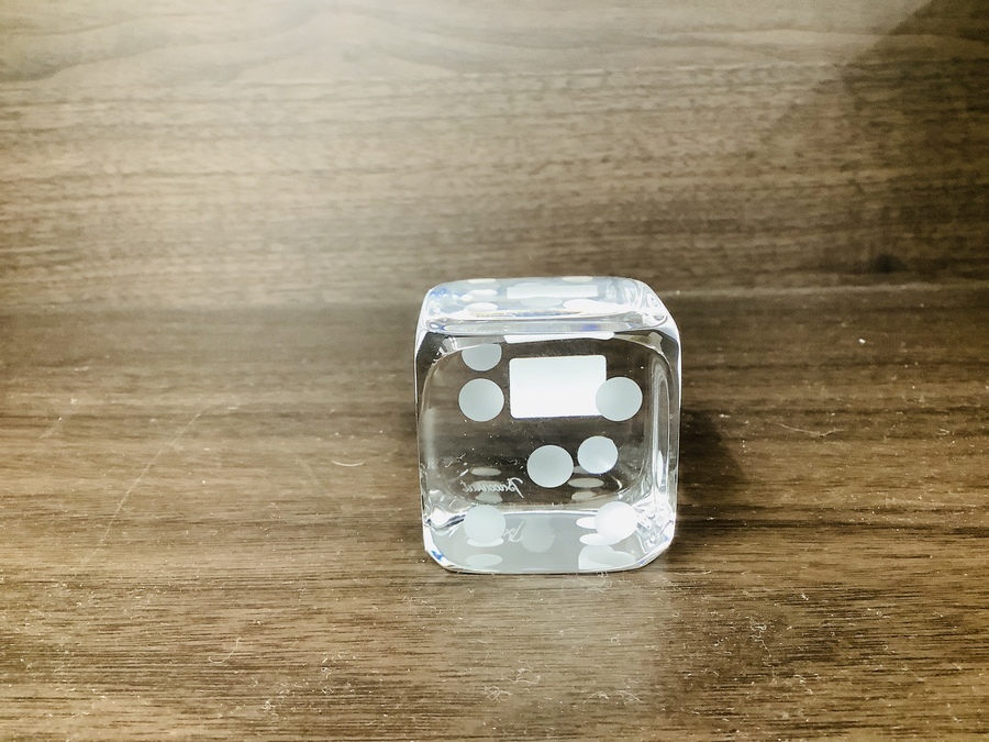 バカラペーパーウェイト Baccarat/バカラ】ダイス型のペーパーウェイト入荷しました