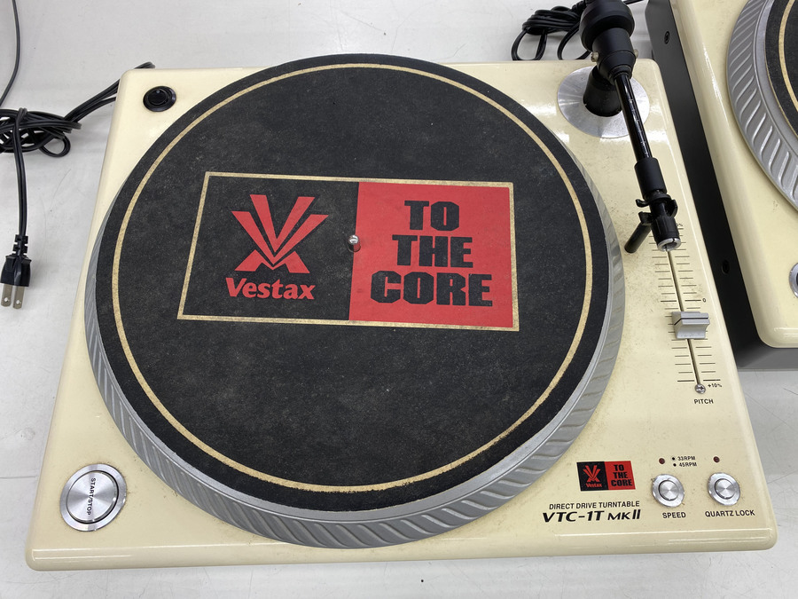 Vestax ターンテーブル2台、ミキサーセット 音動作確認無し※ジャンク品扱い Vestax ターンテーブル2台、ミキサーセット 音動作確認無し DJ機材