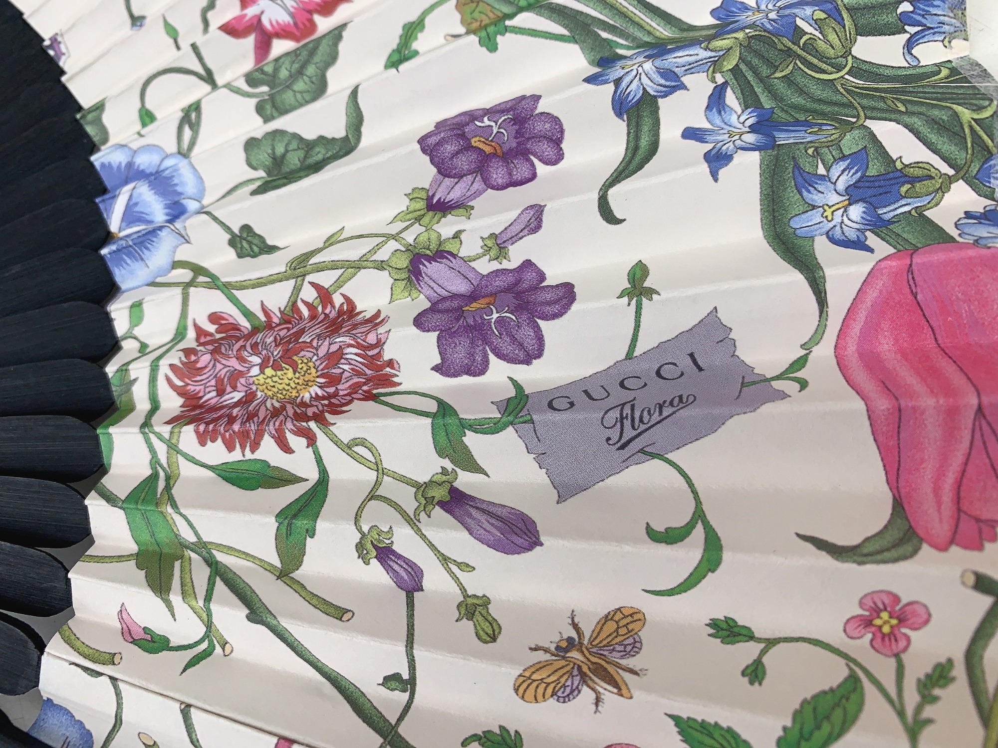 夏に大活躍！】GUCCI(グッチ)のフラワーモチーフの扇子が入荷