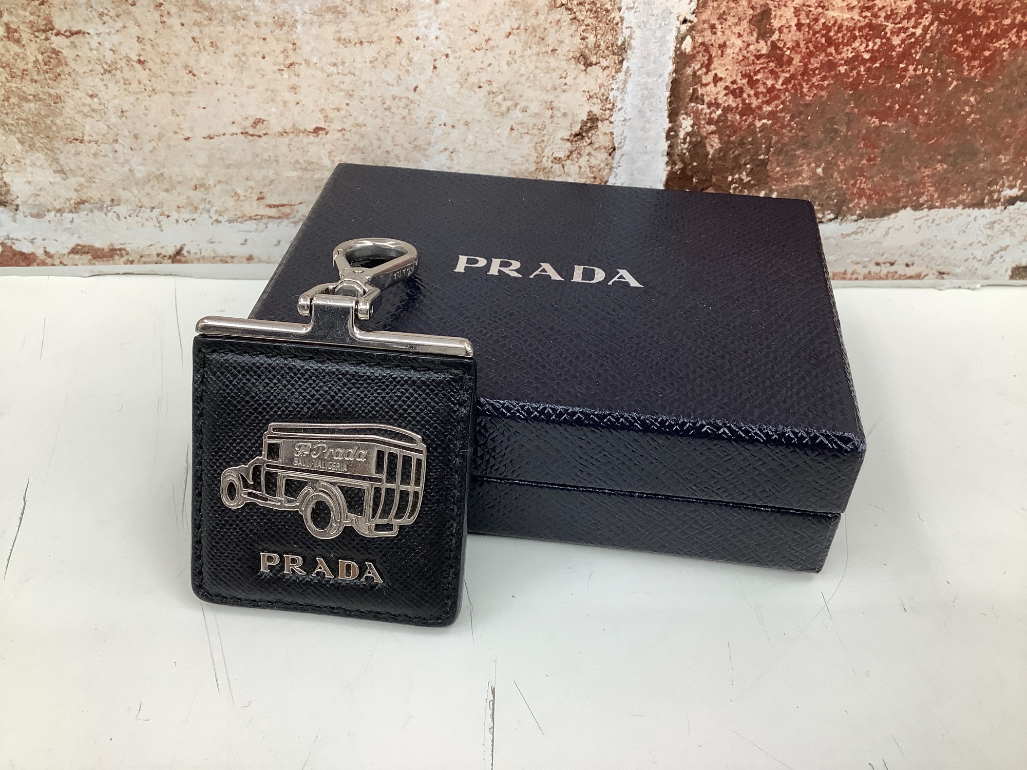 PRADA（プラダ）キーホルダーチャーム のご紹介です！｜2025年06