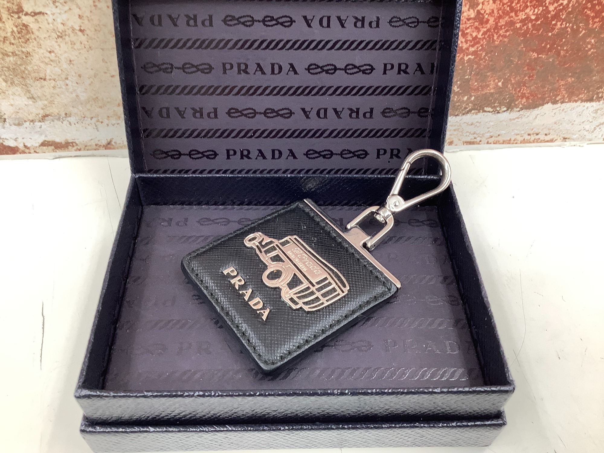 PRADA（プラダ）キーホルダーチャーム のご紹介です！｜2025年06
