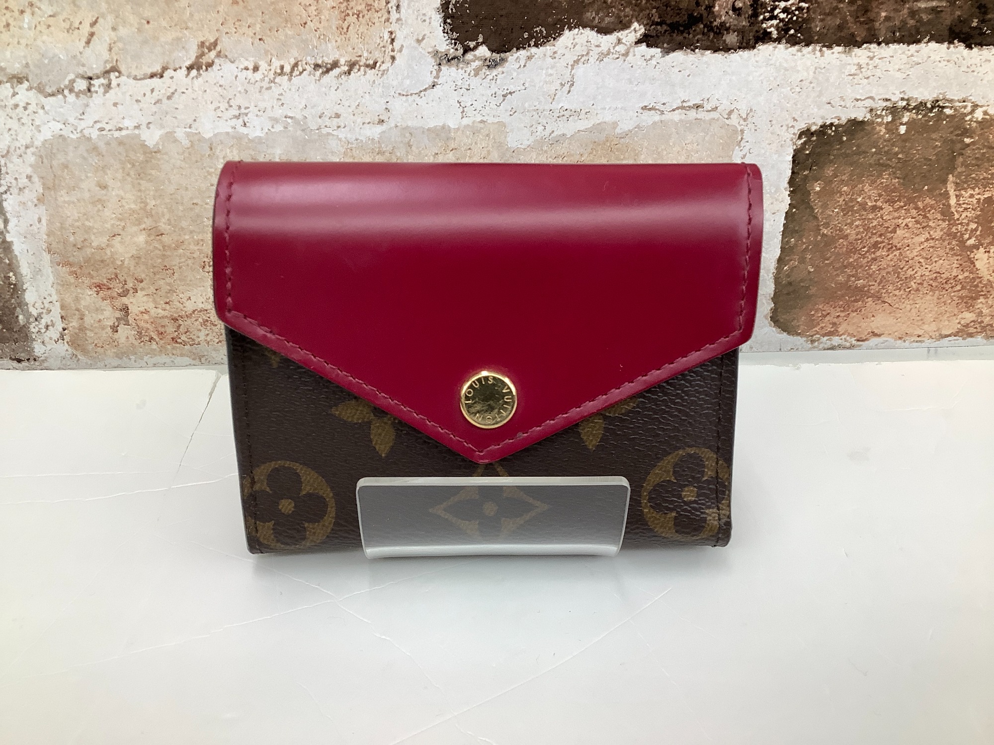 【コンパクト♡】Louis Vuittonウォレット LV ヴェルティカル ウォレット コンパクト カプシーヌ｜ルイ