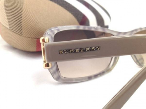 サングラスのバーバリー(BURBERRY)