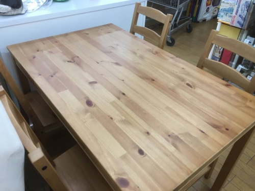 テーブルのIKEA