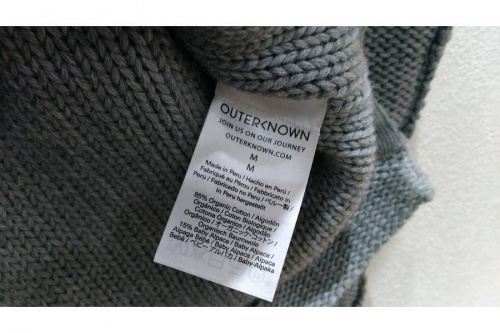 ニットパーカーのOUTERKNOWN
