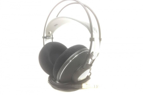 ヘッドホンのAKG