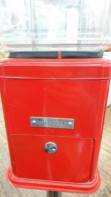 インテリア小物のガムボールマシン