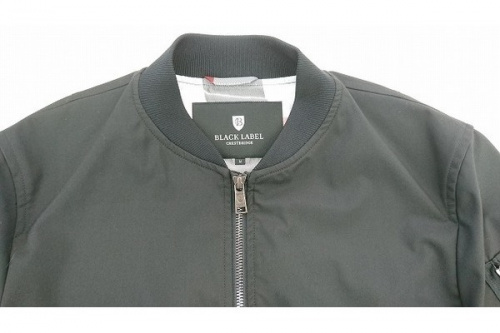 ジャケットのBLACK LABEL CRESTBRIDGE