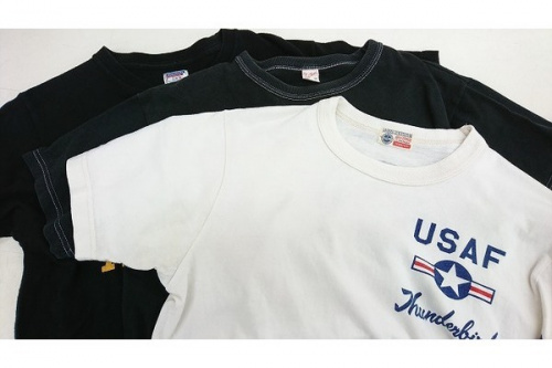 トップスのTシャツ