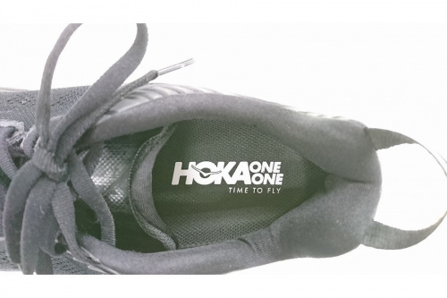 スニーカーのHOKAONEONE