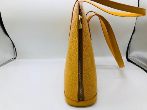 バッグのLOUIS VUITTON
