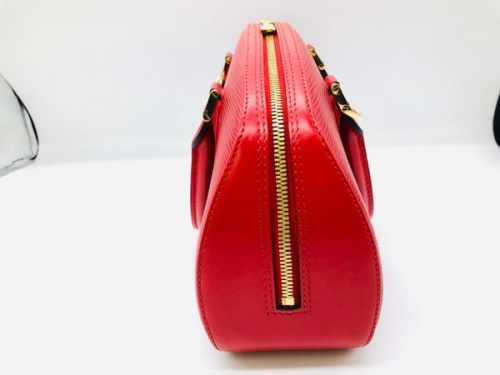 バッグのLOUIS VUITTON
