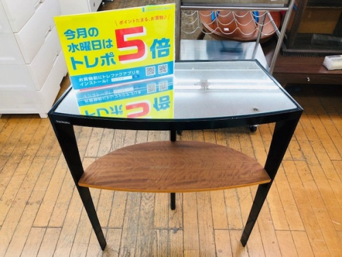 家具のテーブル