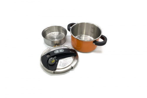 キッチン雑貨の鍋