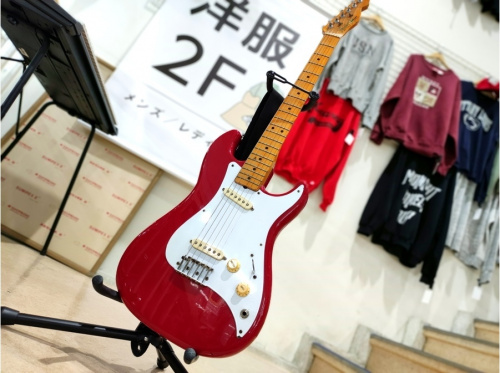 中古楽器店のギター