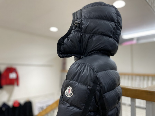 ダウンコートのMONCLER