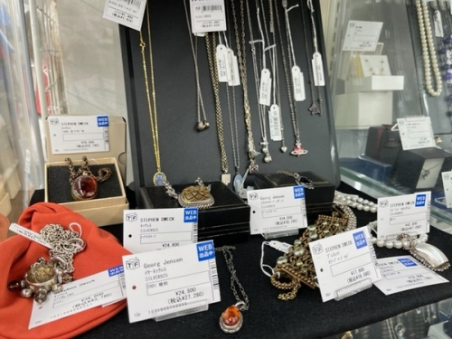 レディースファッションのアクセサリー