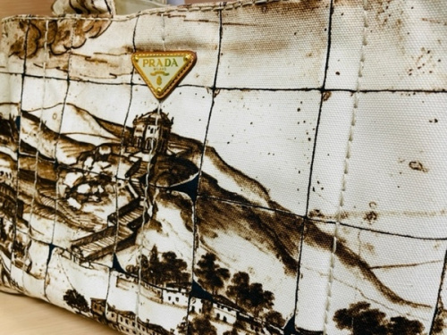 メンズファッションのPRADA