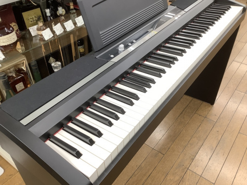 中古楽器店の電子ピアノ
