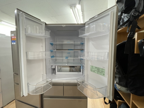 HITACHIの6ドア冷蔵庫