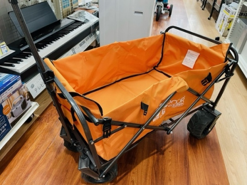アウトドア用品のワゴン