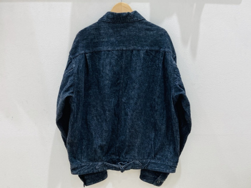 デニムジャケットのCOMOLI