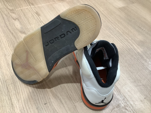 AIR JORDAN5の東久留米