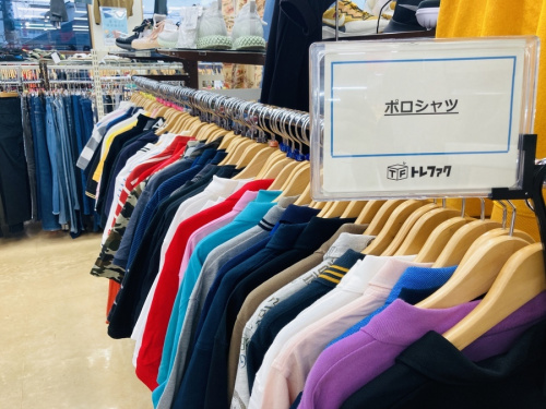 衣類のスニーカー