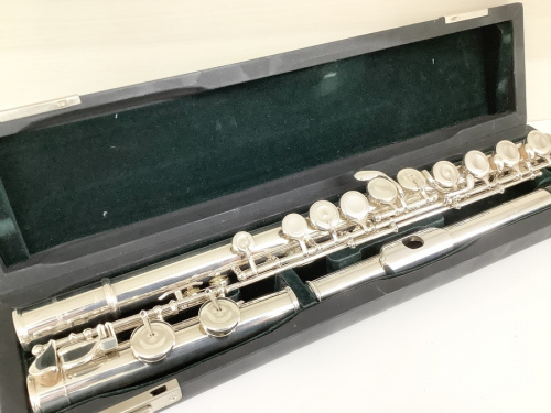 中古楽器店の楽器