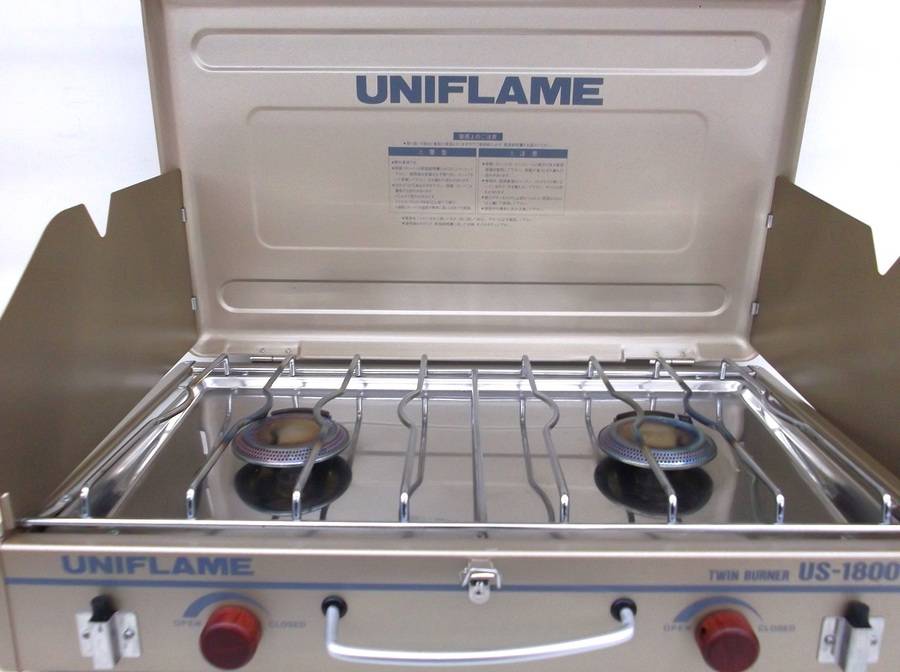 夏だ！キャンプだ！UNIFLAMEのツインガスバーナー『US-1800』を